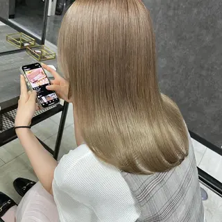 ミディアム カラー Kvell&Co.所属・ハイトーン カラーのヘアスタイル