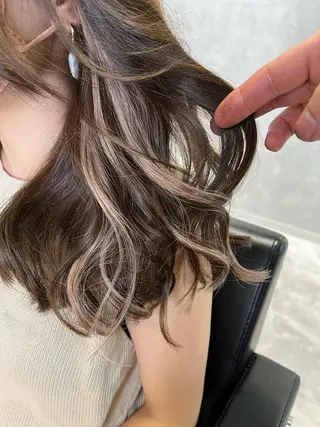 mimiiy梅田 中崎町ハイトーンのヘアスタイル
