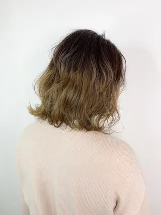 ミディアム AKANE 【zina新宿】のヘアスタイル