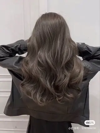 カラー 蘆谷 華帆のヘアスタイル