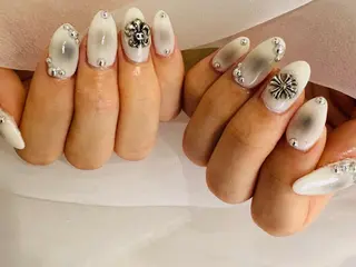 ネイル nail salon neige所属・向井 唯紀世のネイルデザイン
