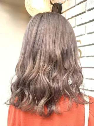 ミディアム 倉林隆一🐈 ダブルカラー/艶髪のヘアスタイル