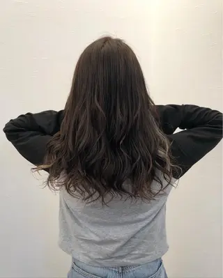 カラー Ruang所属・ツノガイ エリのヘアスタイル