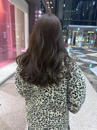 ロング カラー 河井 史織のヘアスタイル