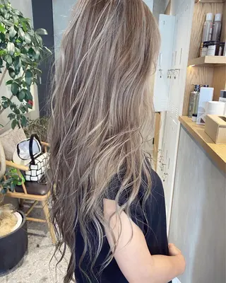 ロング カラー ブリーチカラーレイヤ ーカット🦋annaのヘアスタイル