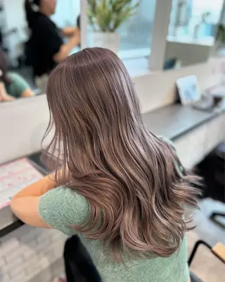 ロング カラー ブリーチ/ベージュ /レイヤー/ひよりのヘアスタイル