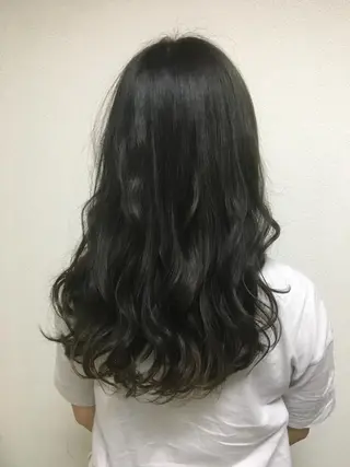 ロング カラー 乳井 悠香のヘアスタイル