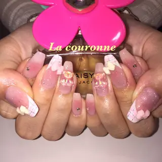 ネイル Lacouronne NATSUMIのネイルデザイン