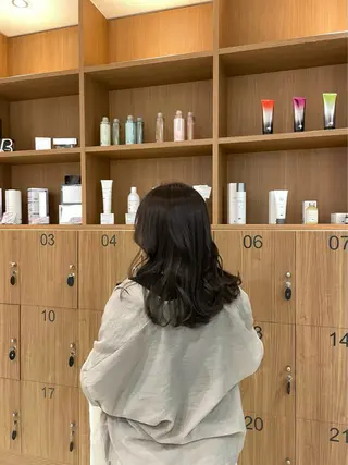 セミロング カラー 平井 真由のヘアスタイル