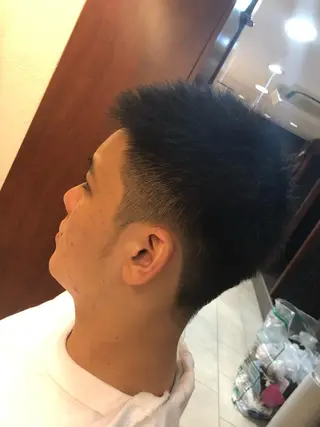 ショート こすげひろと カラー講師のヘアスタイル