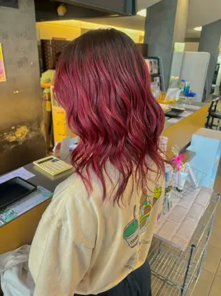 ミディアム 耳つぼS認定講師 ×ハイトーンカラーのヘアスタイル