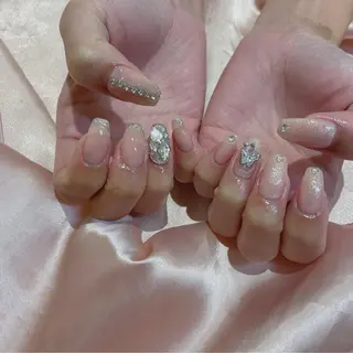 ネイル 𝘙𝘪𝘰𝘯𝘢 ...🕯🤍のネイルデザイン