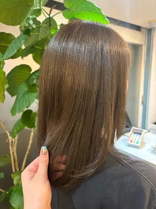 カラー 伊藤 杏奈のヘアスタイル