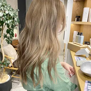ロング カラー ブリーチカラーレイヤ ーカット🦋annaのヘアスタイル