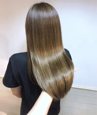 セミロング 髪質改善くすみカラー 🍀/石川大輔のヘアスタイル