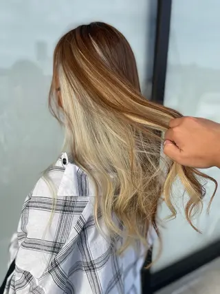 ロング カラー 嶌田 沙紀のヘアスタイル