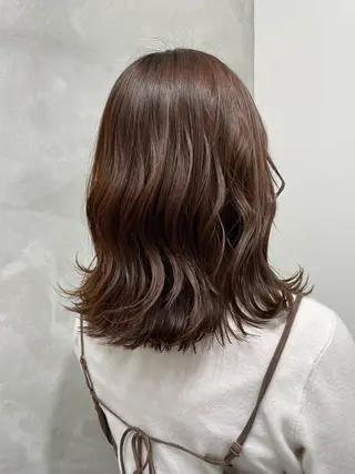 ミディアム 佐々木 芽衣のヘアスタイル
