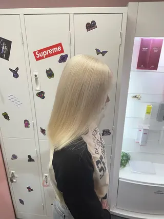 セミロング カラー ハイトーン/ブリーチ /hikaruのヘアスタイル