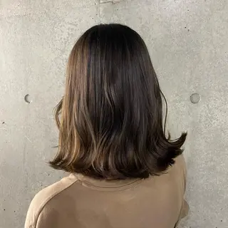 ミディアム センターパート/ニ ュアンスパーマのヘアスタイル
