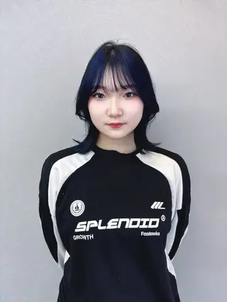 ミディアム emmie by  moremuu所属・レイヤー/韓国ヘア ハイトーンAIRIのヘアスタイル