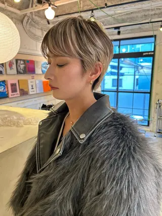 ショート カラー Loom.所属・村上雅人 ナチュラルモードのヘアスタイル