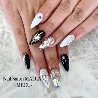 ネイル MADIA藤沢所属・MADIA MEGUのネイルデザイン