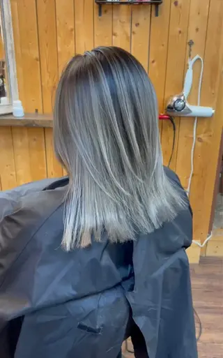 ミディアム カラー さいとう つかさのヘアスタイル