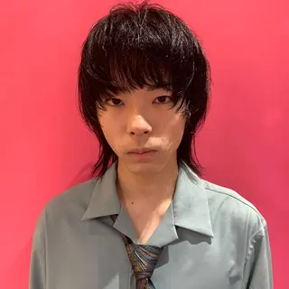 カラー メンズ FLOWERS所属・ウルフ、レイヤー 、メンズカットSHOのヘアスタイル