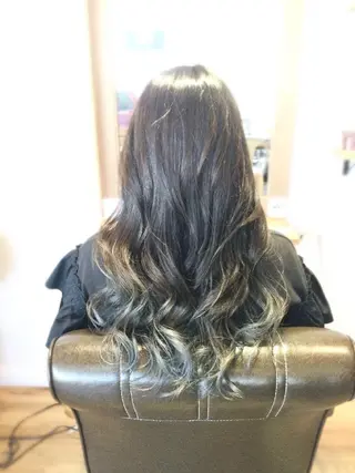 カラー ロング 堀 望美のヘアスタイル