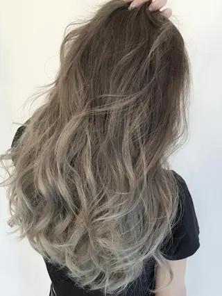 セミロング カラー Rina  のヘアスタイル