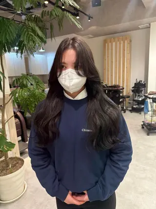 ロング カラー レイヤー/顔まわり カット/地毛風カラーのヘアスタイル