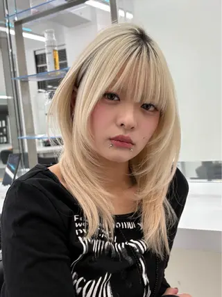 ミディアム カラー niina🖤 寒色×レイヤーのヘアスタイル