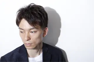 ミディアム 染谷 周のヘアスタイル