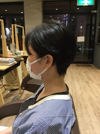 ショート ヘアメイクアクト都賀 國吉のヘアスタイル