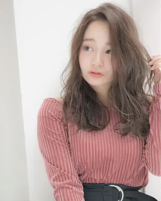 セミロング カラー パーマ 宮本 聖希のヘアスタイル