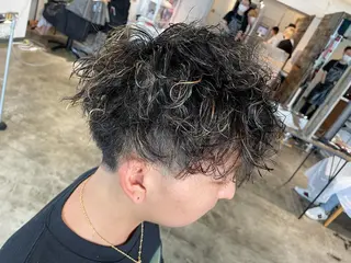 ショート パーマ メンズ ハイトーン/レイヤー /ケアブリーチ石川治のヘアスタイル