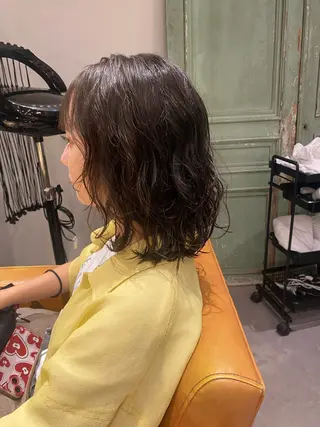ミディアム パーマ amelie【アメリ】所属・SAKI サキのヘアスタイル