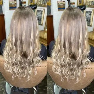 ロング カラー モモカ/ハイトーン /バレイヤージュのヘアスタイル