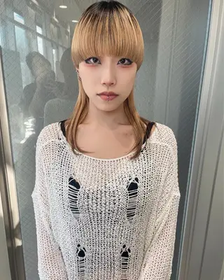 セミロング ウルフカット／吉村 桃子のヘアスタイル