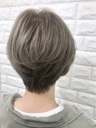 ショート カラー 🤍透明感カラー🤍 Moeのヘアスタイル