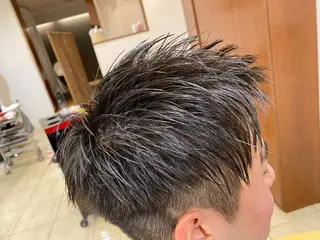 ショート フジサキ ハヤトのヘアスタイル