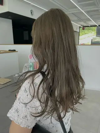 ロング カラー megu/ベージュ /暖色カラーのヘアスタイル