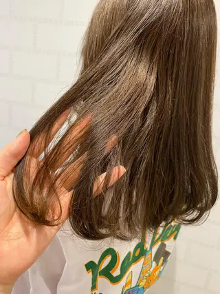 セミロング カラー 透明感カラーブリーチ 🌼シゲモトアヤ🌼のヘアスタイル