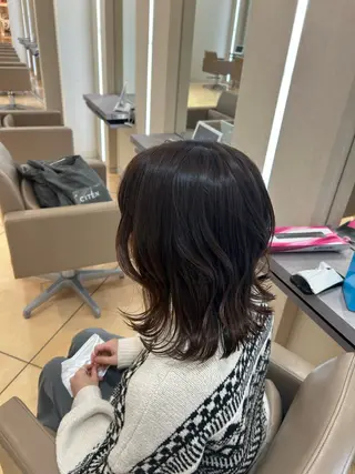 ミディアム 三富 陽菜のヘアスタイル