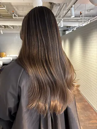 ミディアム カラー パーマ ヘアアレンジ グランルッソ所属・岡山× バレイヤージュカラーのヘアスタイル