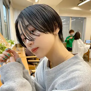 ショート ナリタ ミユウのヘアスタイル
