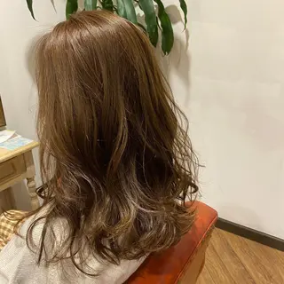 セミロング カラー NATSUKI😸 ✂︎南森町美容室のヘアスタイル