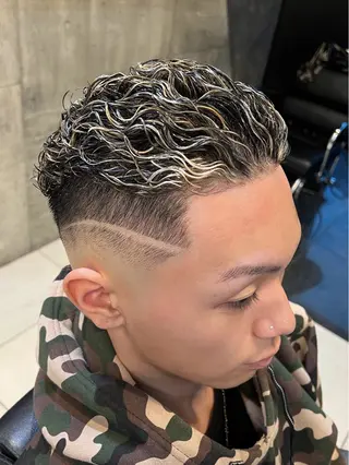 ショート カラー パーマ メンズ BINGO HAIR WORKS 【ビンゴヘアワークス】所属・🎱メンズフェード 特化HYOGA🎱のヘアスタイル