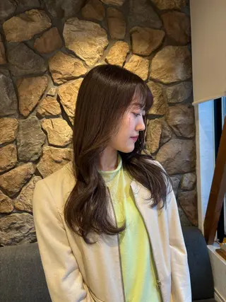 ロング 小玉 唯依のヘアスタイル