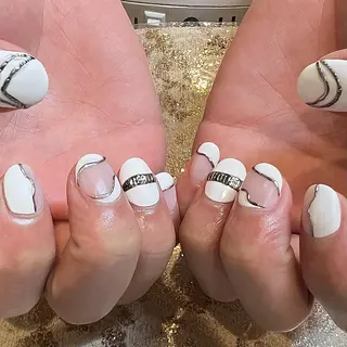 ショート ネイル H🌺 NAILのネイルデザイン